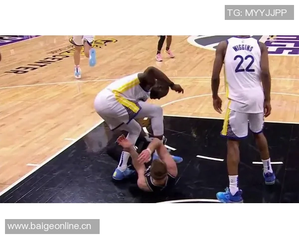 小萨博尼斯攻防失常表现平平小杨频频造犯规让其苦不堪言 小萨博尼斯攻防失常表现平平小杨频频造犯规让其苦不堪言