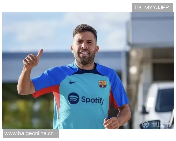 阿尔巴意外宣布退役仅两天前双响并续约至2027年